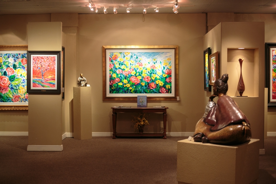 Explore the vibrant art galleries that make Scottsdale a cultural hotbed.